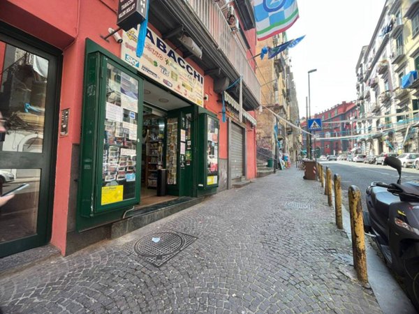 negozio in vendita a Napoli in zona Avvocata