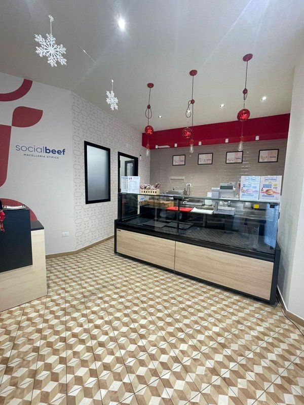 negozio in vendita a Napoli in zona Arenella