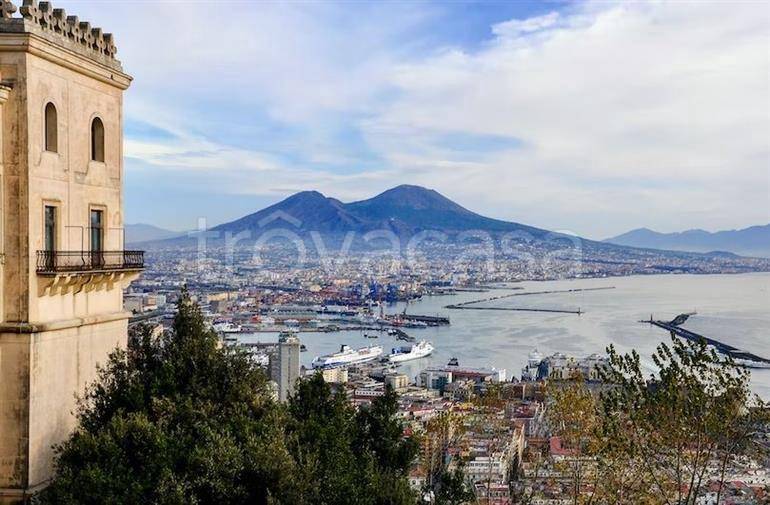 appartamento in vendita a Napoli in zona Chiaia
