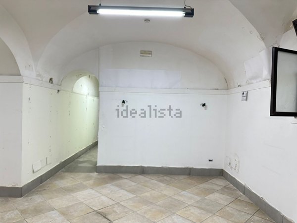 locale commerciale in vendita a Napoli in zona Vomero