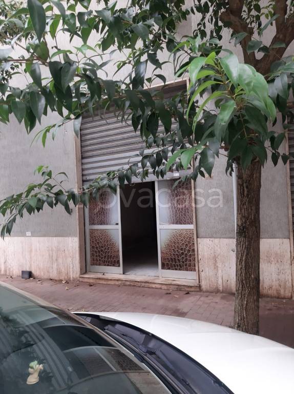 negozio in vendita a Napoli in zona Piscinola