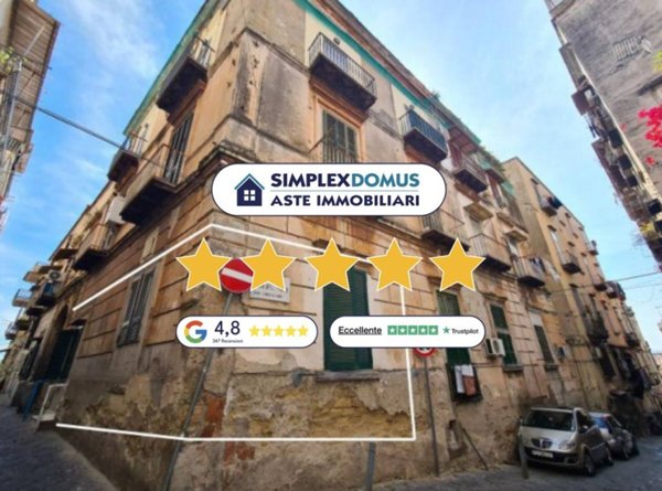 appartamento in vendita a Napoli in zona San Carlo all'Arena