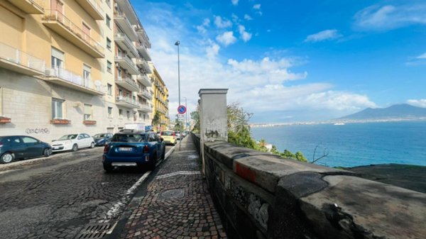 negozio in vendita a Napoli in zona Posillipo