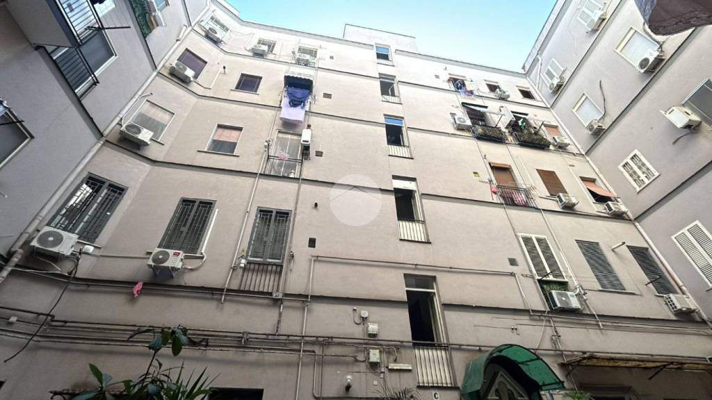 locale commerciale in vendita a Napoli