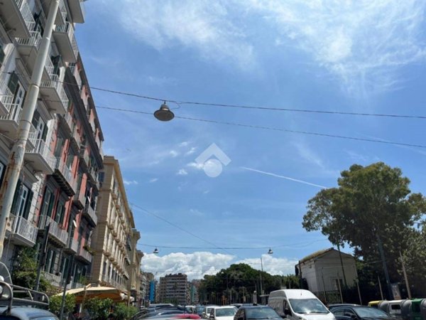 negozio in vendita a Napoli in zona Chiaia