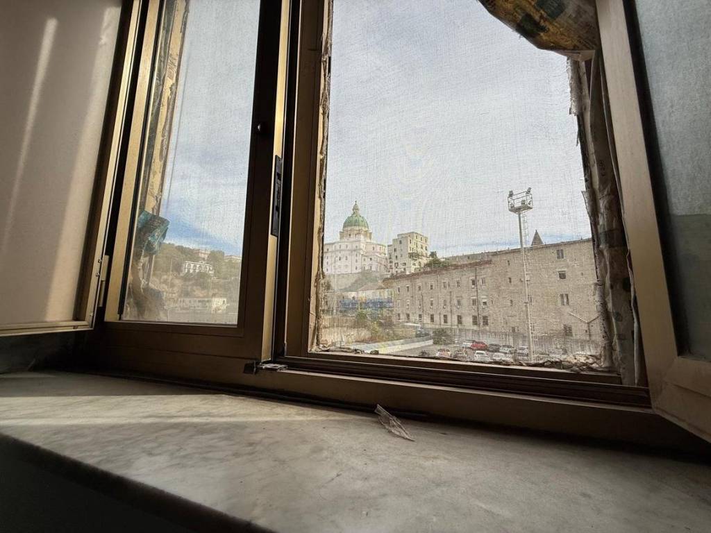 appartamento in vendita a Napoli in zona Stella