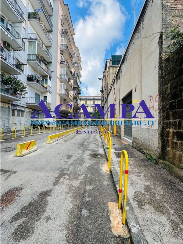 locale commerciale in vendita a Napoli in zona Secondigliano