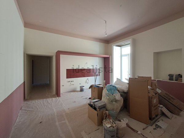 appartamento in vendita a Napoli in zona San Carlo all'Arena