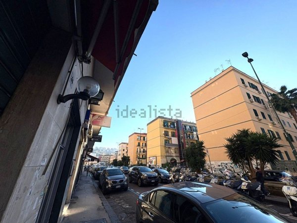 locale commerciale in vendita a Napoli in zona Fuorigrotta