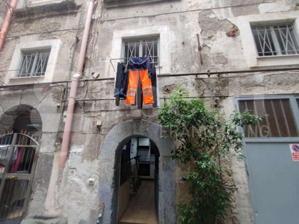 appartamento in vendita a Napoli in zona Chiaia