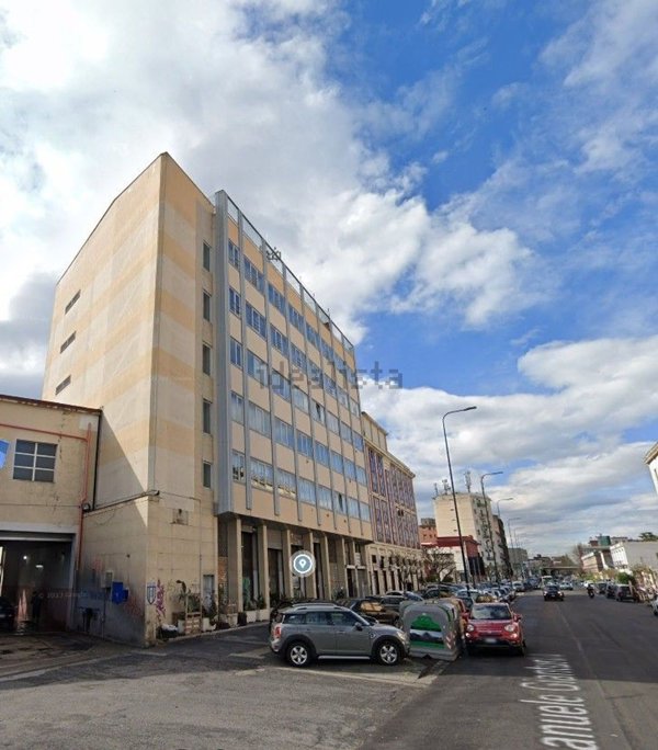 ufficio in vendita a Napoli in zona Zona Industriale-Ferrovia