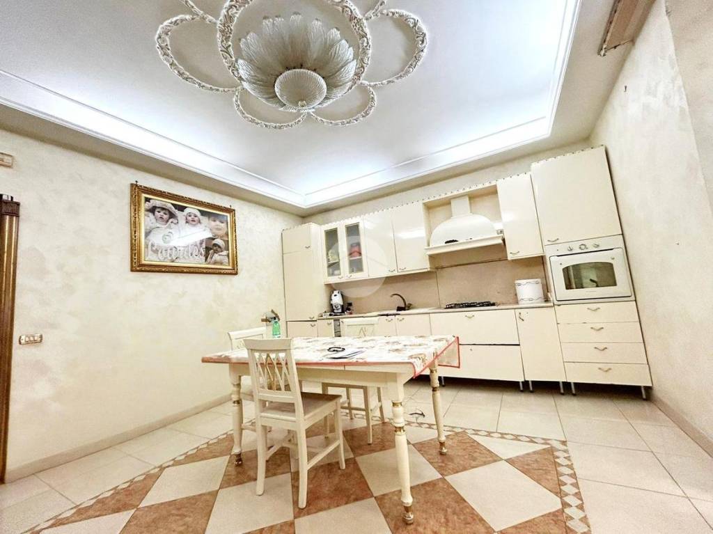 appartamento in vendita a Napoli in zona Pendino / San Giuseppe