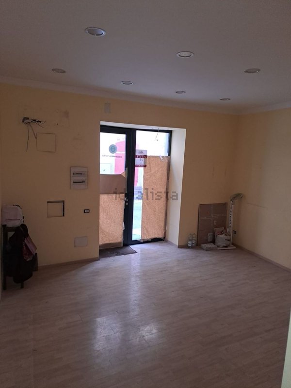 locale commerciale in vendita a Napoli in zona Vomero