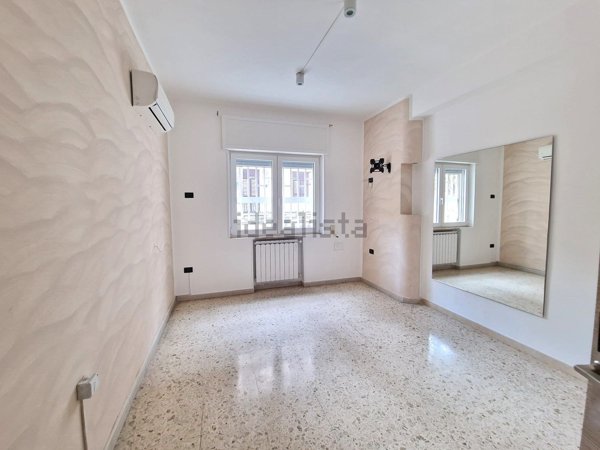 appartamento in vendita a Napoli in zona San Carlo all'Arena