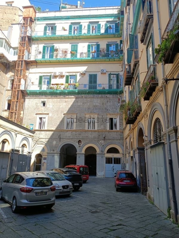 locale di sgombero in vendita a Napoli