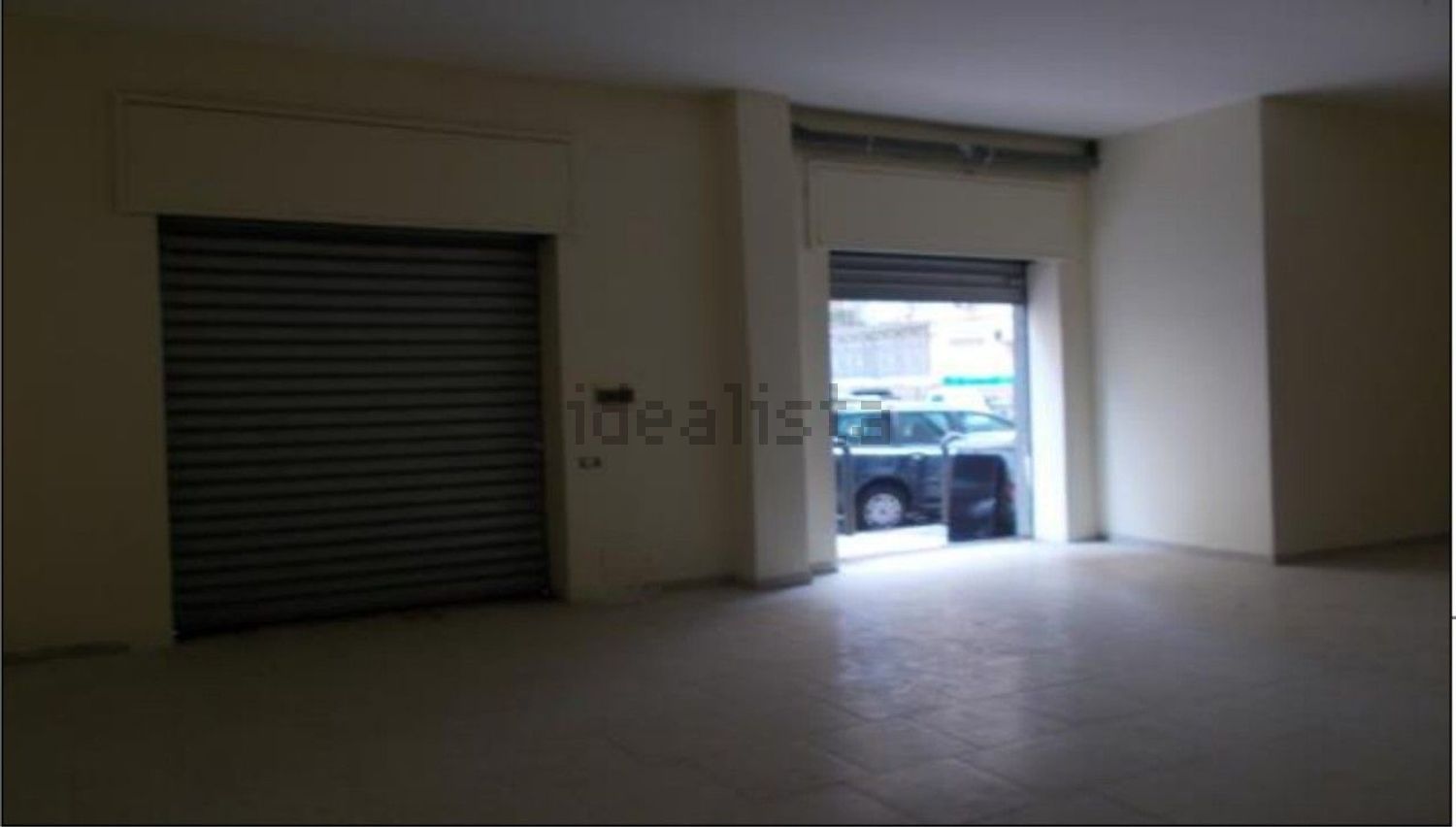 locale commerciale in vendita a Napoli in zona San Giovanni a Teduccio