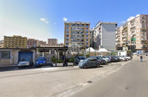 locale commerciale in vendita a Napoli in zona Fuorigrotta