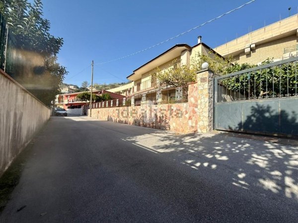 casa indipendente in vendita a Napoli in zona Fuorigrotta