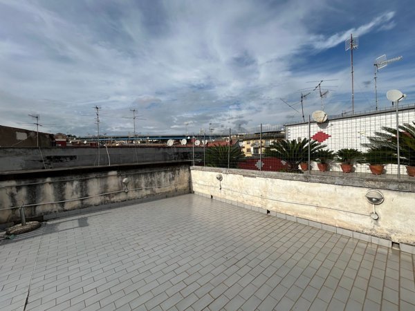 appartamento in vendita a Napoli in zona San Carlo all'Arena