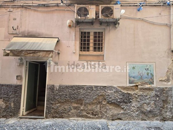 bivano in vendita a Napoli in zona Chiaia