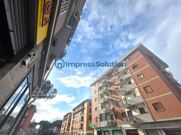 ufficio in vendita a Napoli in zona Soccavo