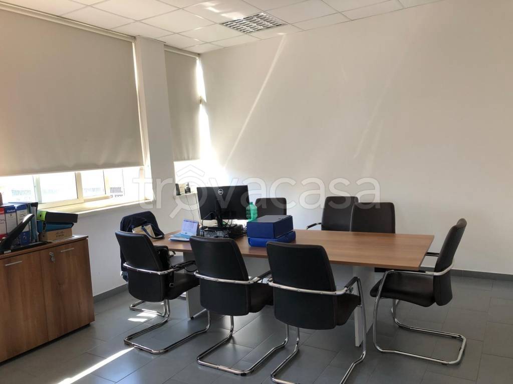 ufficio in vendita a Napoli in zona Zona Industriale-Ferrovia