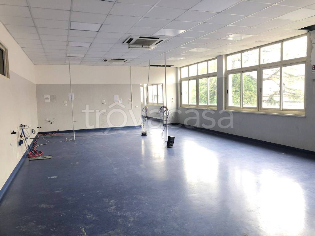 ufficio in vendita a Napoli in zona Zona Industriale-Ferrovia