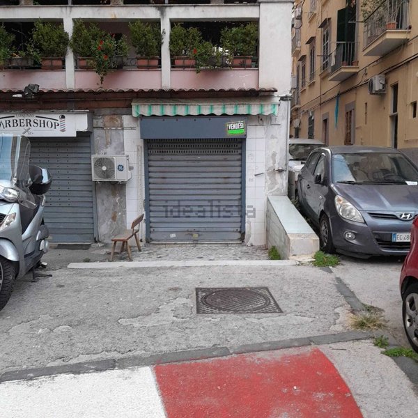 locale commerciale in vendita a Napoli in zona Vomero