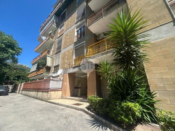 appartamento in vendita a Napoli in zona San Carlo all'Arena