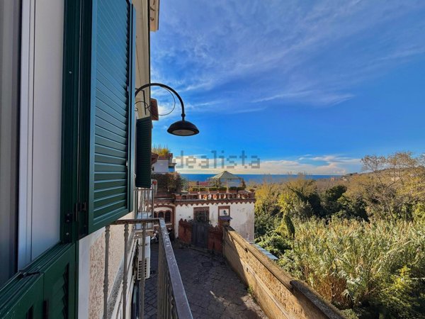 appartamento in vendita a Napoli in zona Posillipo
