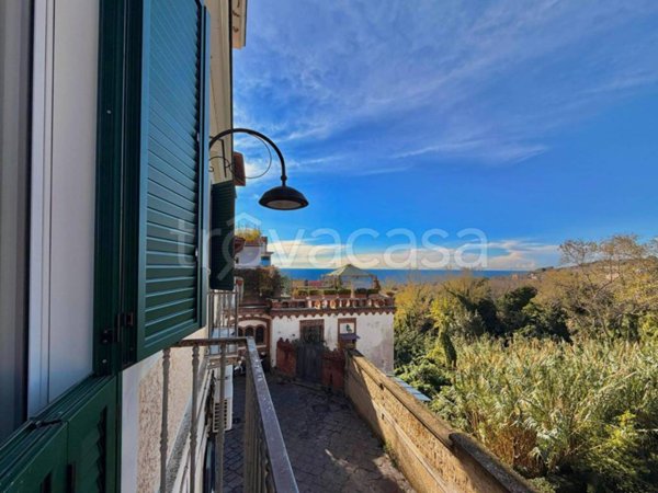 appartamento in vendita a Napoli in zona Posillipo