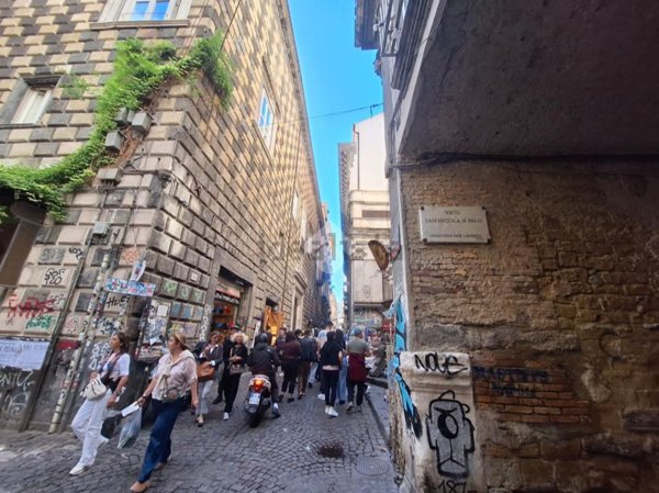appartamento in vendita a Napoli in zona Mercato
