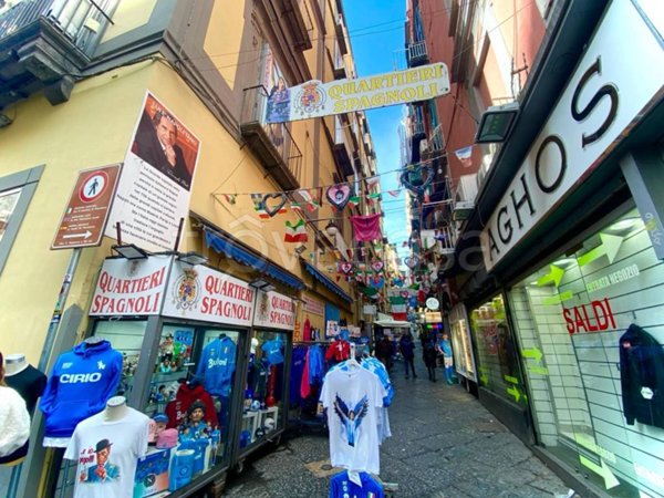 negozio in vendita a Napoli in zona Montecalvario