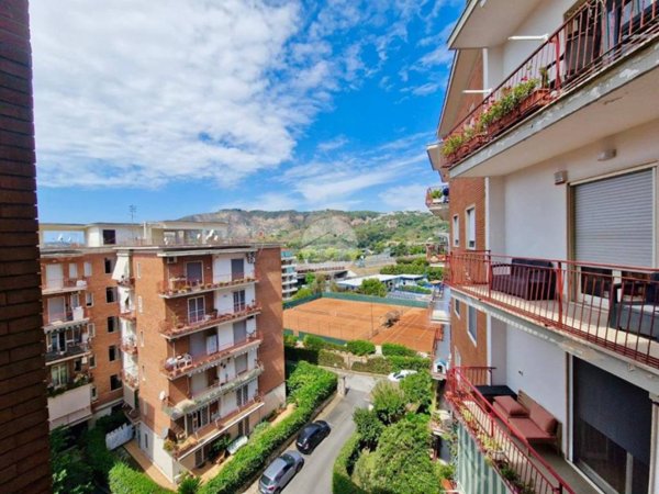 appartamento in vendita a Napoli in zona Vomero