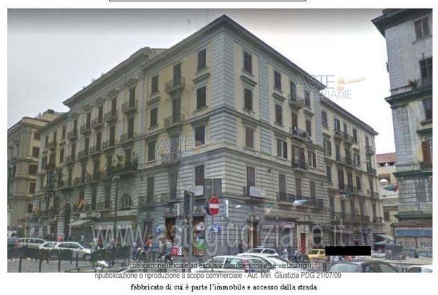 locale commerciale in vendita a Napoli in zona Pendino / San Giuseppe