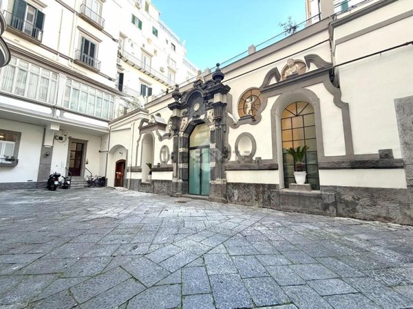 appartamento in vendita a Napoli in zona Chiaia