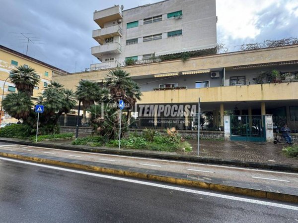 appartamento in vendita a Napoli in zona Bagnoli