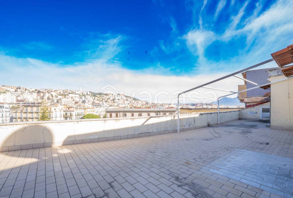 appartamento in vendita a Napoli in zona Chiaia