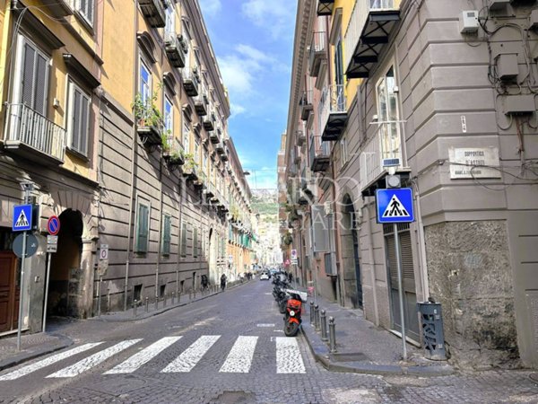 appartamento in vendita a Napoli in zona San Ferdinando