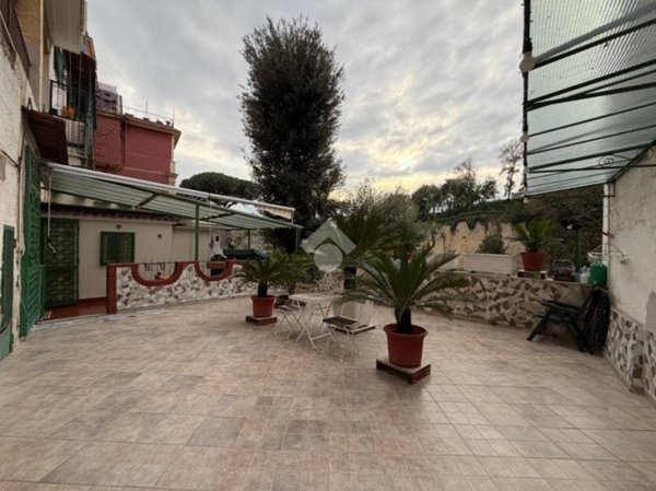 appartamento in vendita a Napoli in zona San Carlo all'Arena