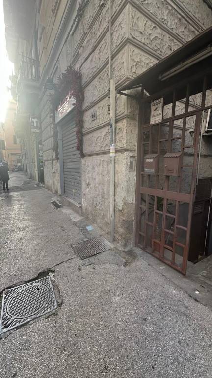 negozio in vendita a Napoli in zona Vomero