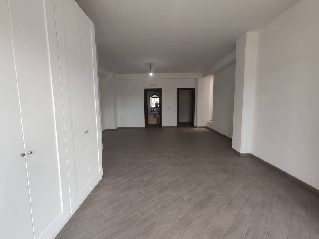 negozio in vendita a Napoli in zona Bagnoli