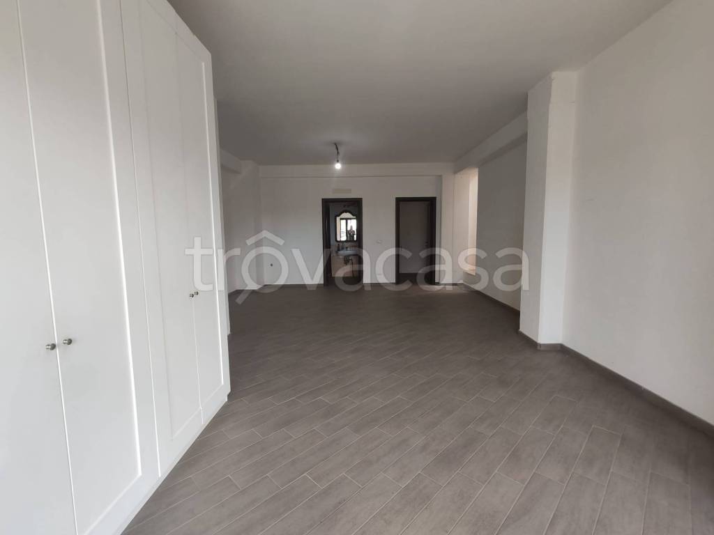 negozio in vendita a Napoli in zona Bagnoli