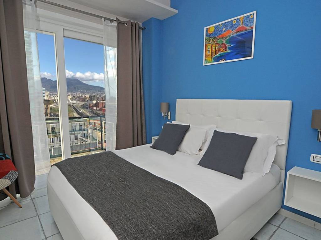 negozio in vendita a Napoli in zona Pendino / San Giuseppe