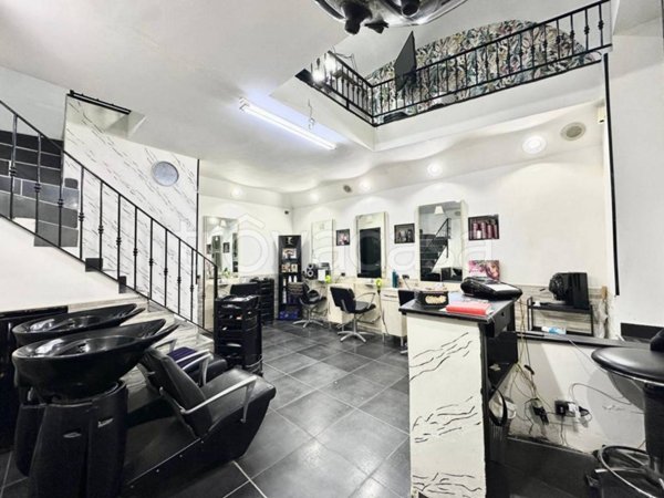 negozio in vendita a Napoli in zona Chiaia