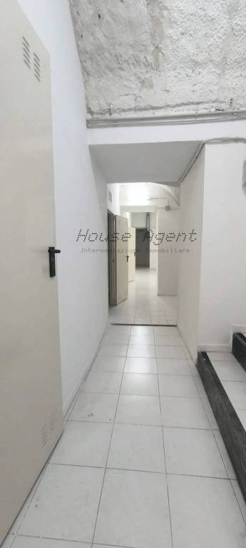 negozio in vendita a Napoli in zona Pendino / San Giuseppe