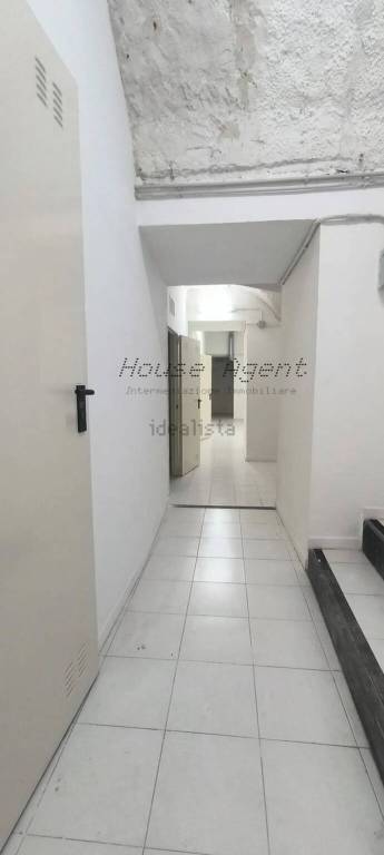 negozio in vendita a Napoli in zona Pendino / San Giuseppe