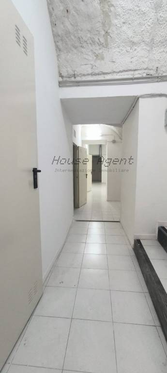 locale commerciale in vendita a Napoli