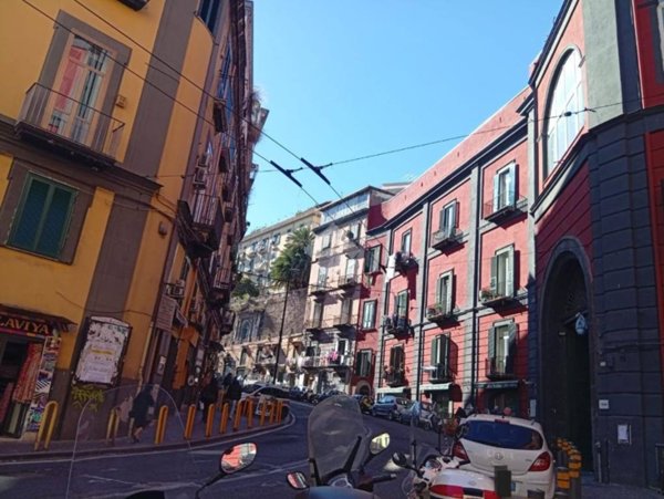 negozio in vendita a Napoli in zona Avvocata