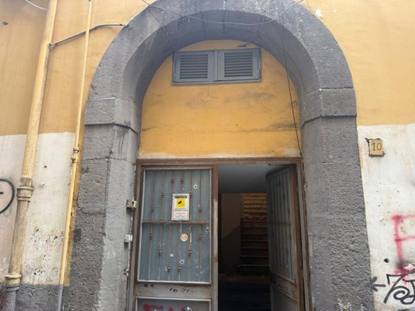 appartamento in vendita a Napoli in zona San Carlo all'Arena